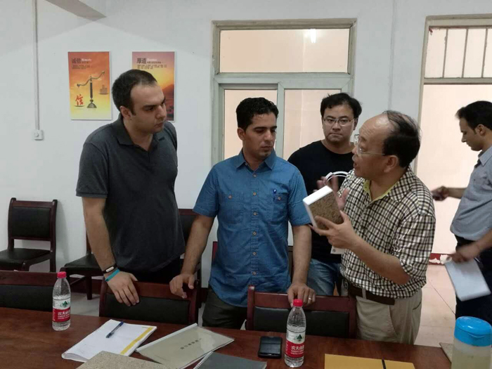 新盛公司張新建董事長與外商親切技術(shù)交流