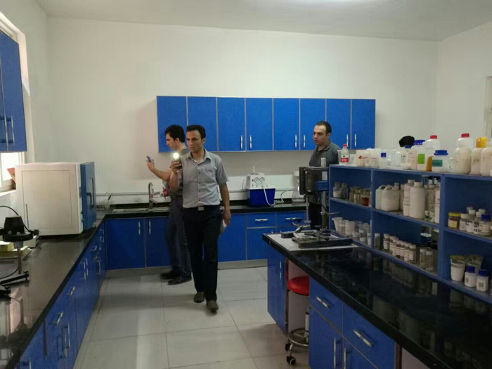 新盛公司張新建董事長與外商親切技術(shù)交流