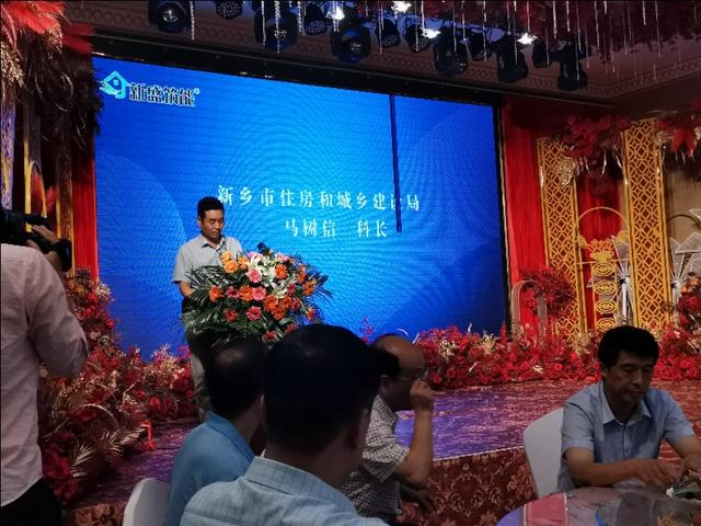 無(wú)機(jī)復(fù)合不燃保溫板